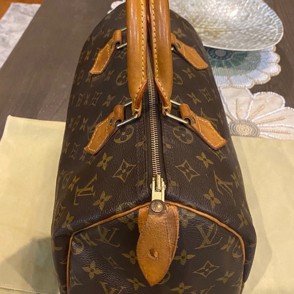 Authentic Louis Vuitton Speedy 30 monogram - Picture 4 of 16